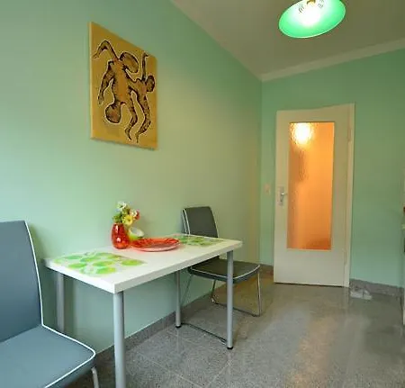 - Deluxe Düsseltal * Düsseldorf